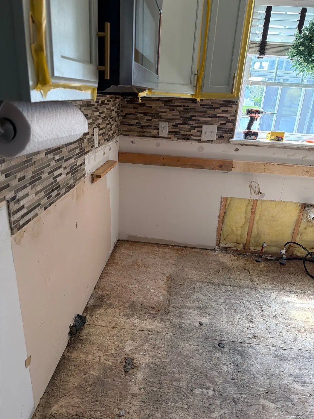 Containment setup for mold remediation in Hamilton Proper home